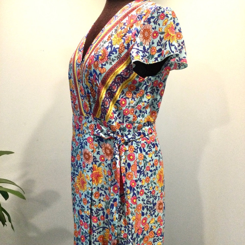 Gorgeous Floral Wrap Dress - Picture 7 of 13